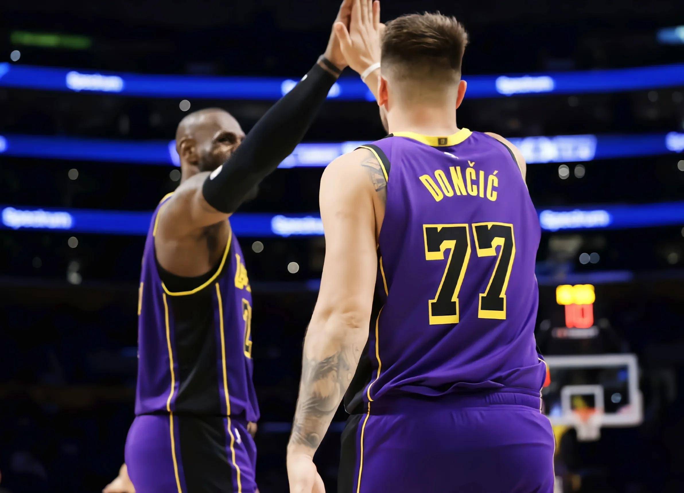 詹姆斯个人表现出色,领军湖人队取得连胜的简单介绍 詹姆斯个人表现出色,领军湖人队取得连胜的简单介绍