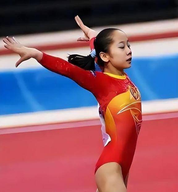 体操冠军转投篮球,柔软身段让人折服(体操冠军转投篮球,柔软身段让人折服了) 体操冠军转投篮球,柔软身段让人折服(体操冠军转投篮球,柔软身段让人折服了)