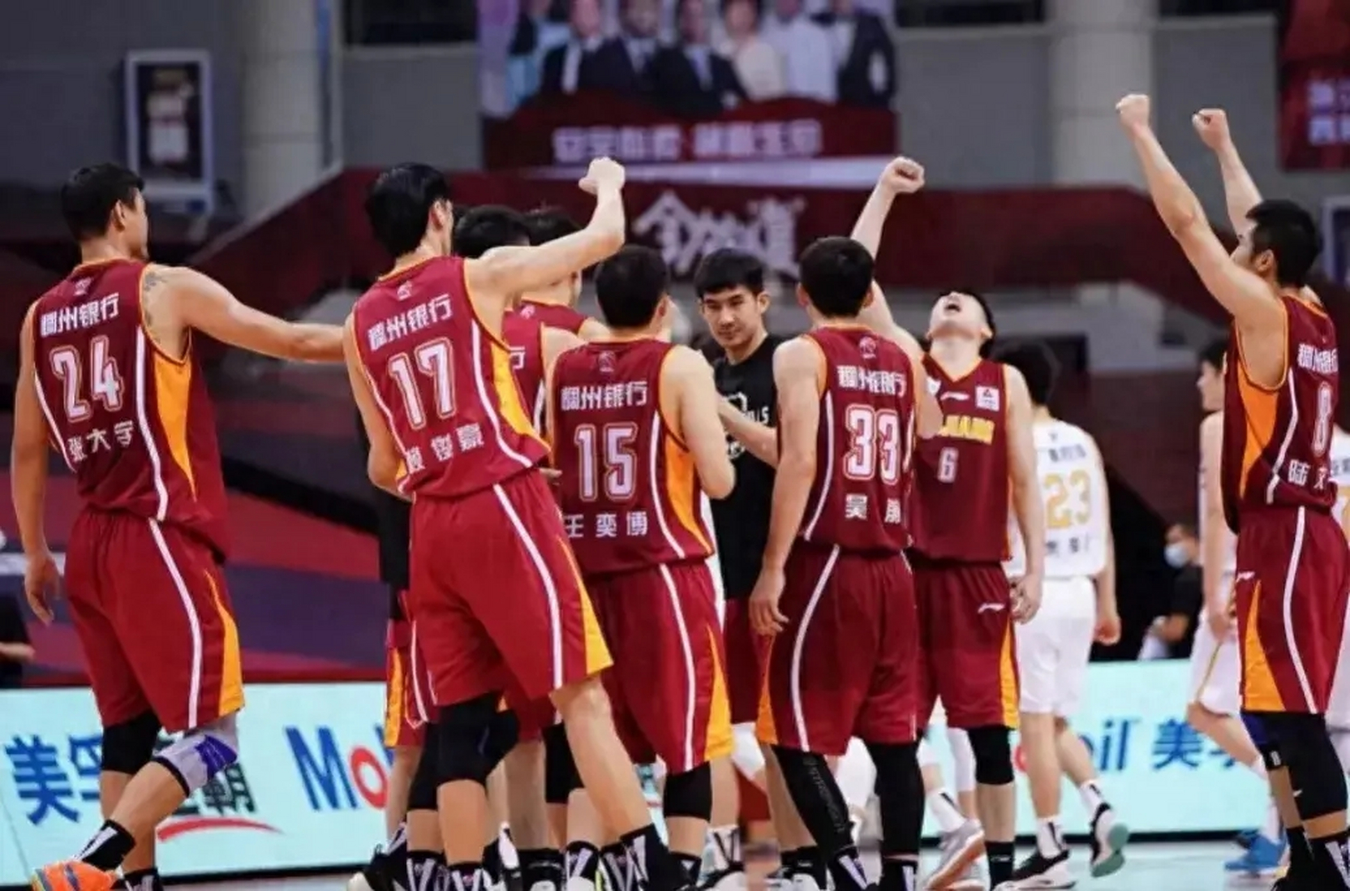 爱游戏体育官网-稳居篮球榜首，球队实力强劲的简单介绍