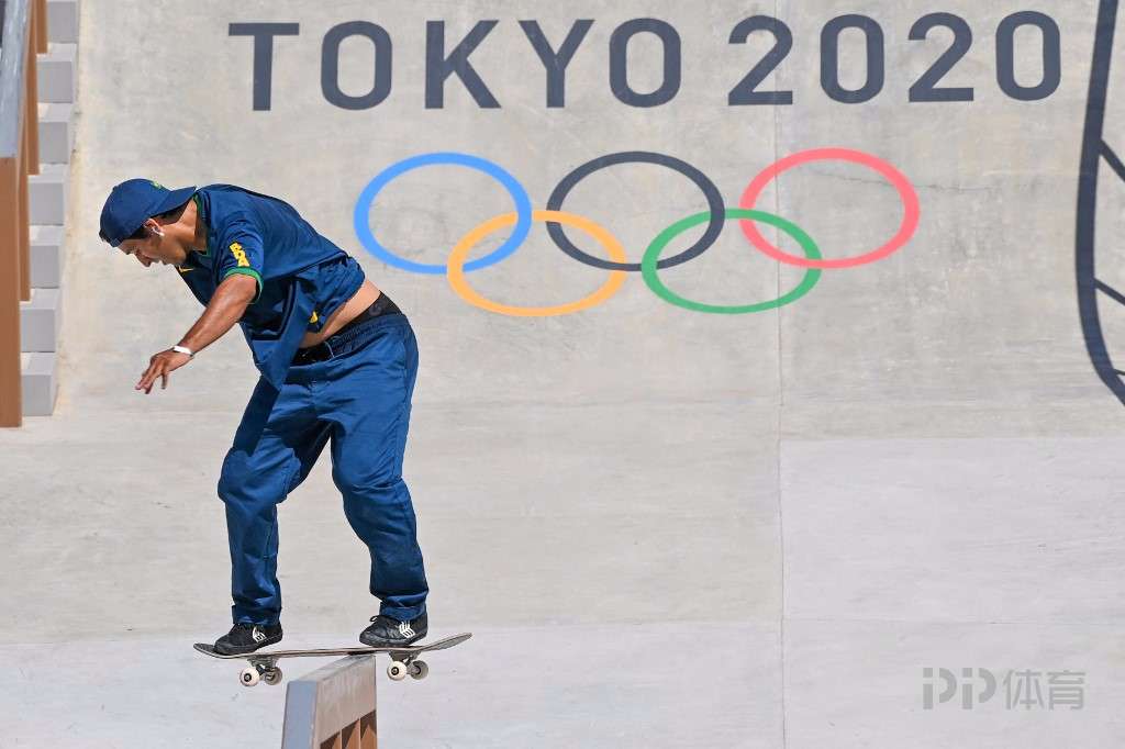 滑板运动员全方位转战篮球领域，技巧吸引眼球的简单介绍