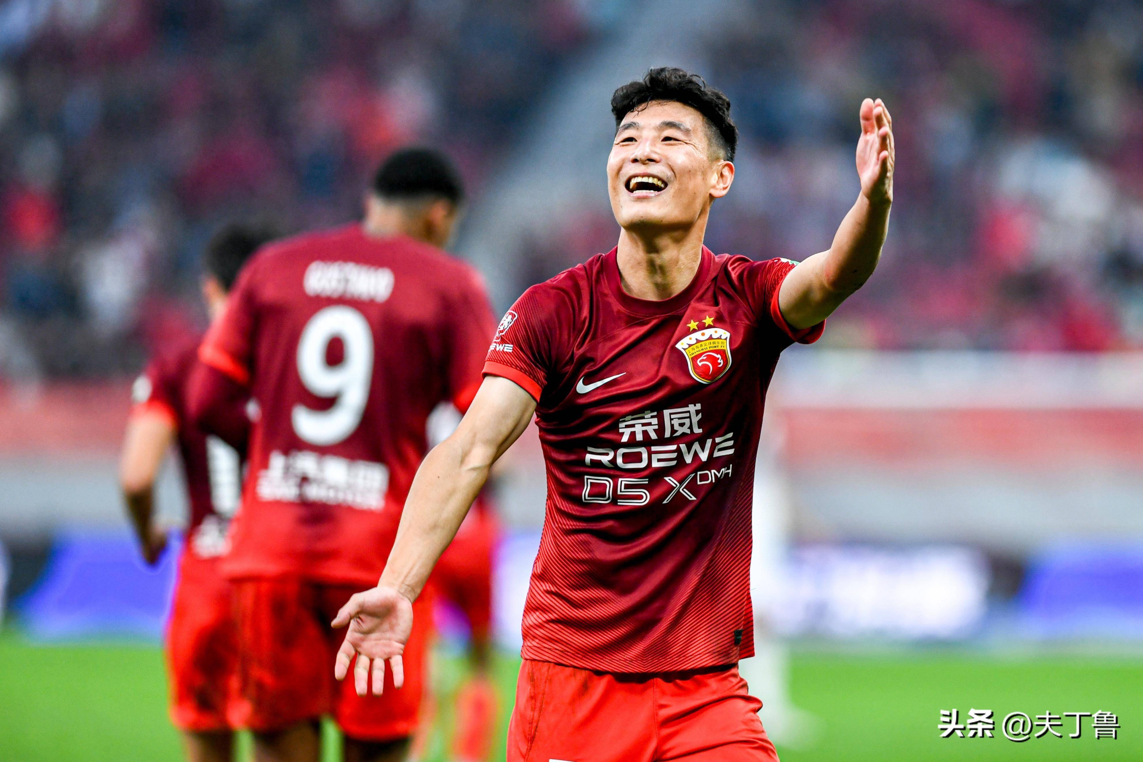 爱游戏体育平台-包含中超球员表现神勇，效力球队取胜赢得观众掌声的词条