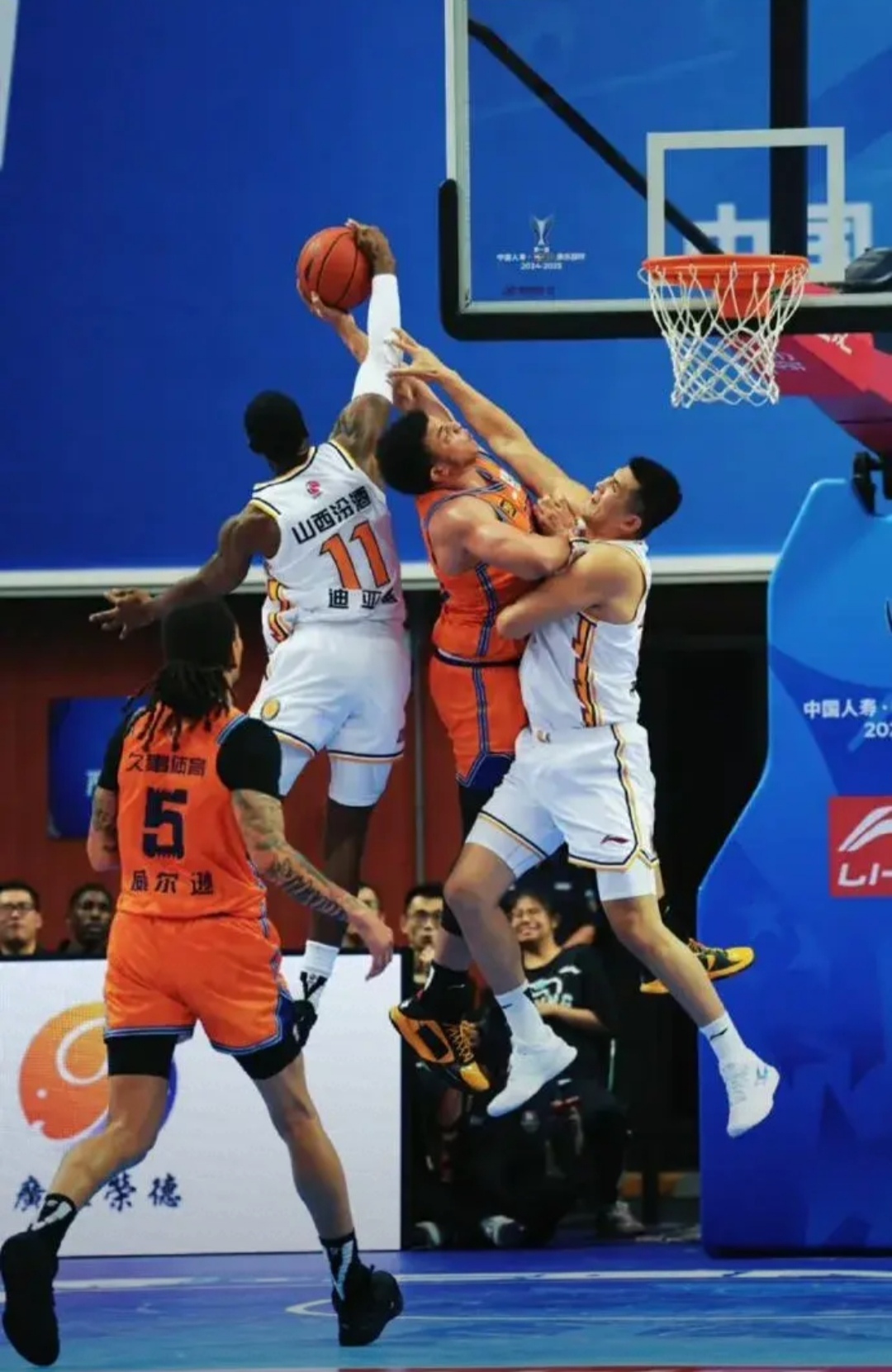 爱游戏app-上海队成为本场最大亮点，全国篮球锦标赛瞬间破防，碾压的简单介绍