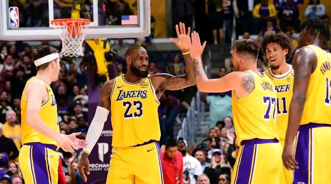 尼克斯队连胜后气势如虹，球迷们期待更多胜利