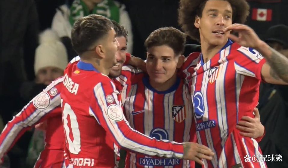 爱游戏在线-勒沃库森球员染红，影响球队比赛进程