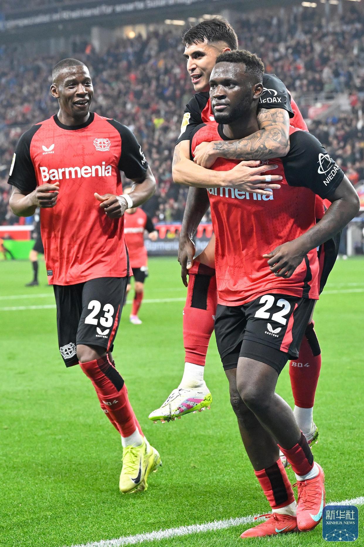 勒沃库森球员染红,影响球队比赛进程 勒沃库森球员染红,影响球队比赛进程