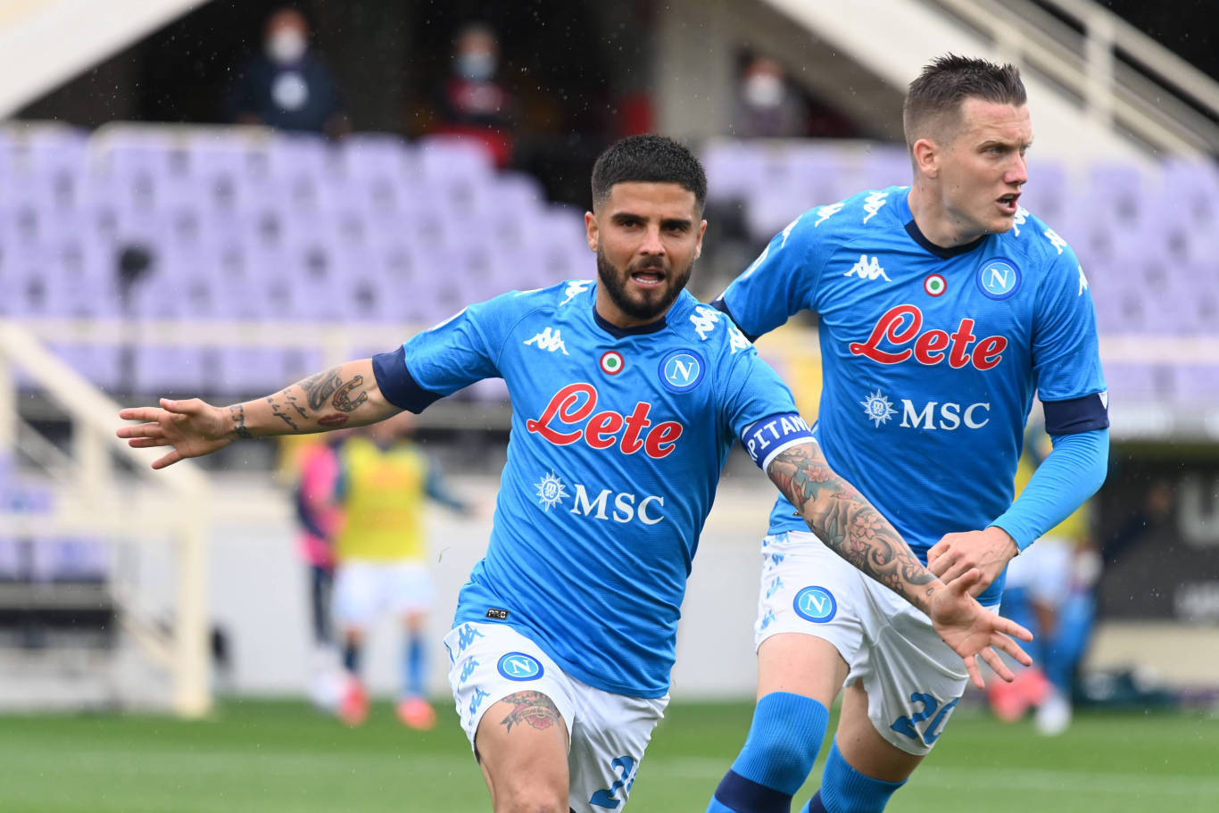 那不勒斯客场逼平AC米兰，保持领头位置的简单介绍