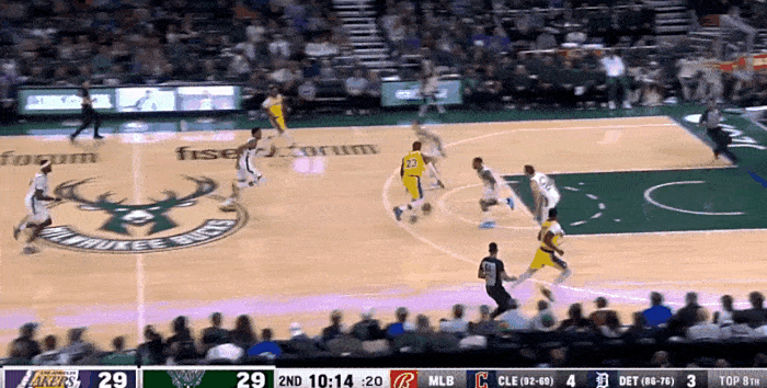 爱游戏体育直播-包含雄鹿在主场以分击退湖人，字母哥强势的词条