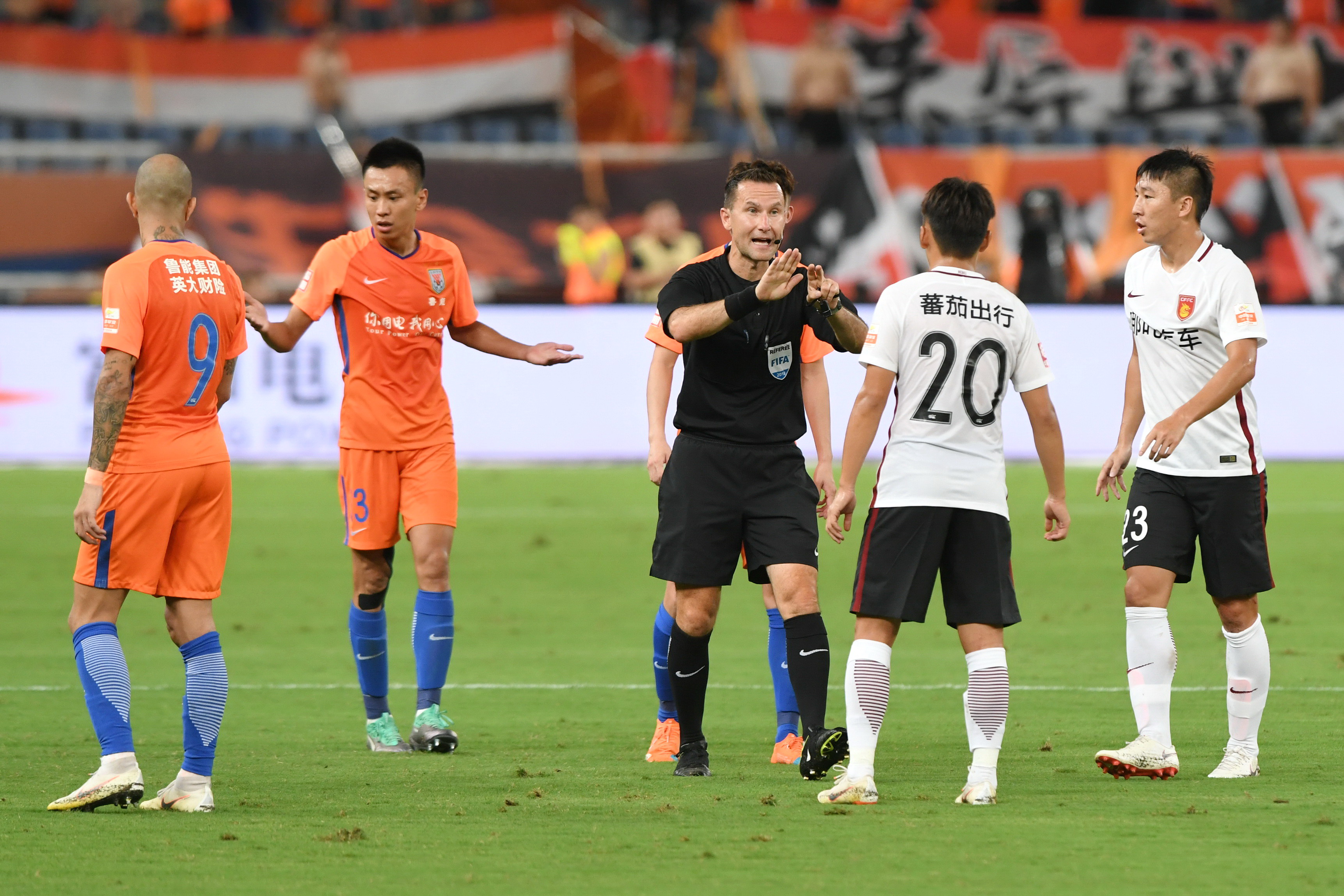 爱游戏网页版-邹正破门！河北华夏幸福绝杀山东鲁能，客场获胜的简单介绍