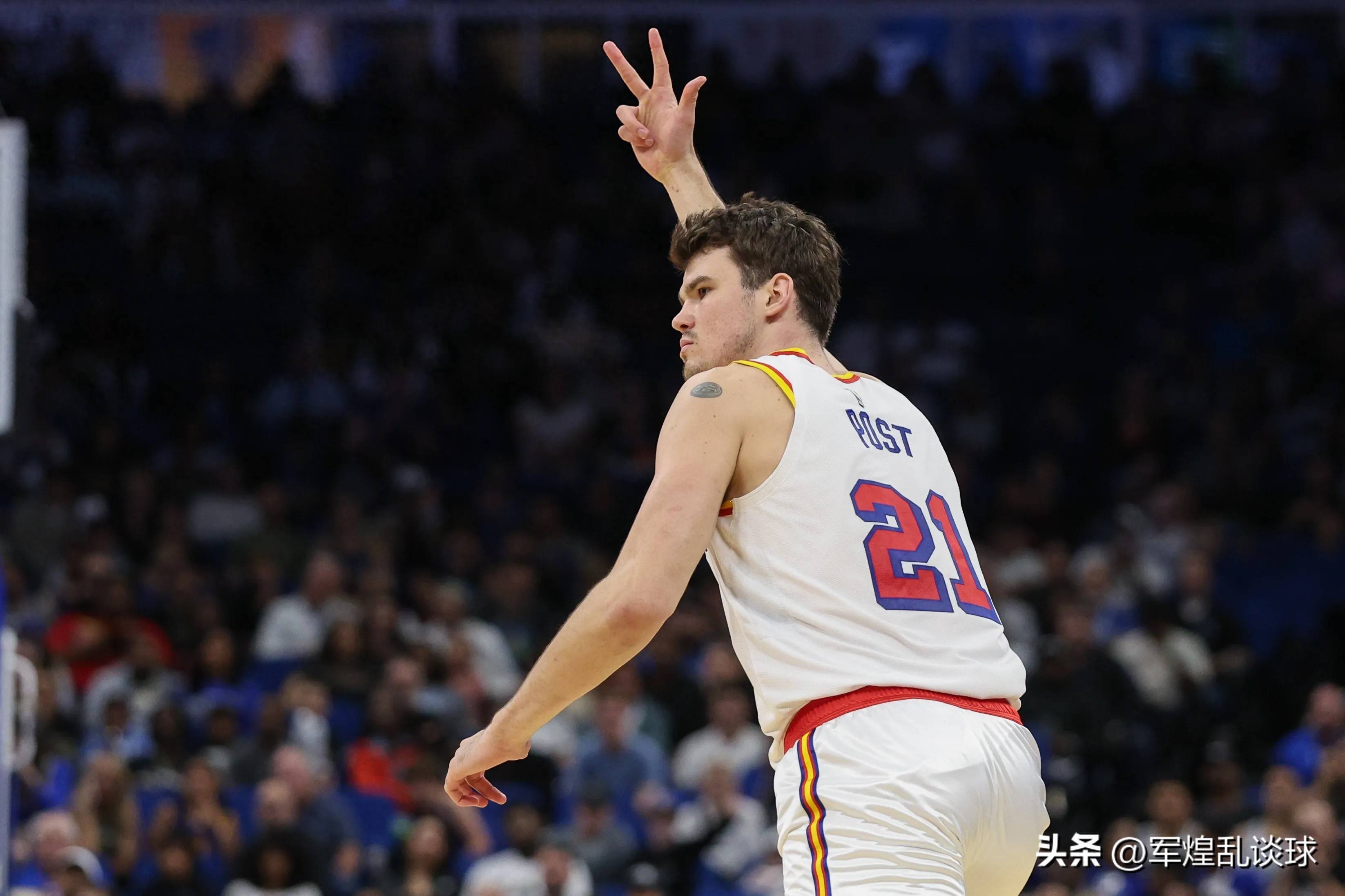 爱游戏app-新秀球员表现亮眼，成为比赛中的亮点