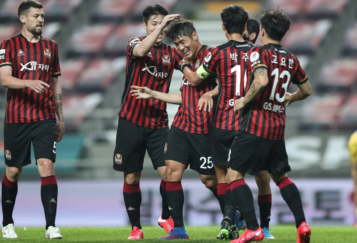 首尔FC球员集训日常互动,备战下一个比赛 首尔FC球员集训日常互动,备战下一个比赛