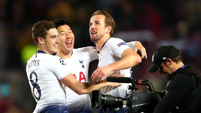 爱游戏体育平台-包含多家俱乐部考察新人才，引援工作加速进行中的词条