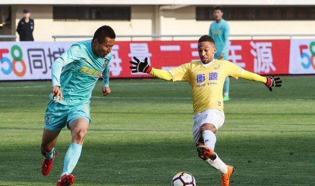 包含苏宁战平申鑫，保持不败势头继续领跑的词条