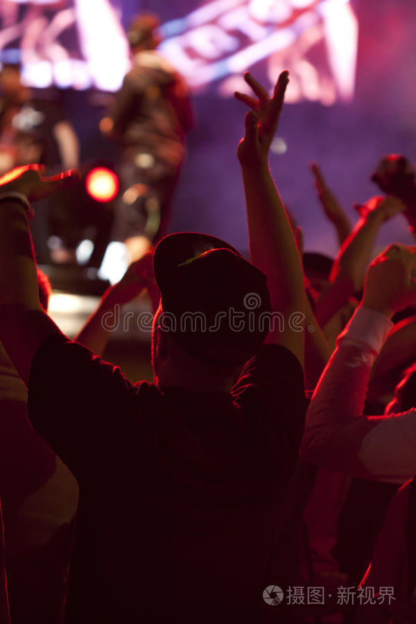 火爆场面带来的欢呼声,震撼全场 火爆场面带来的欢呼声,震撼全场