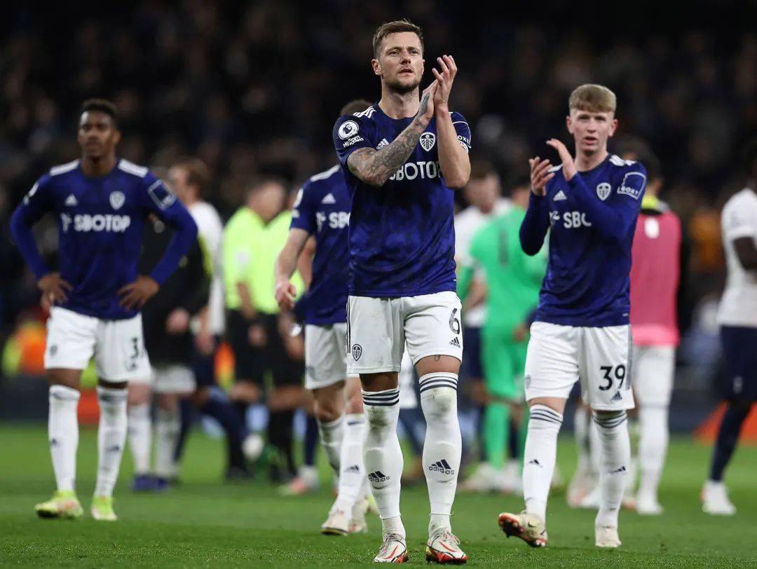 包含青岛黄蜂：青岛球队表现高效，积分榜上位的词条