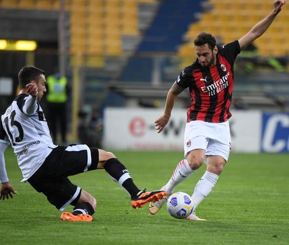 胜负难断的紧凑比赛,双方互不相让 胜负难断的紧凑比赛,双方互不相让