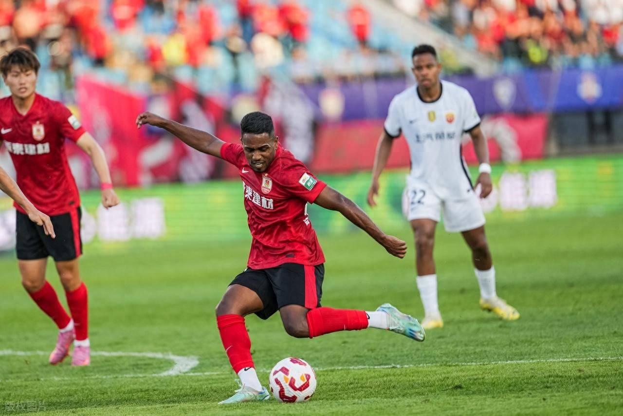 爱游戏登录入口-包含长春亚泰中场关键位置人员调整，让球迷期待的词条