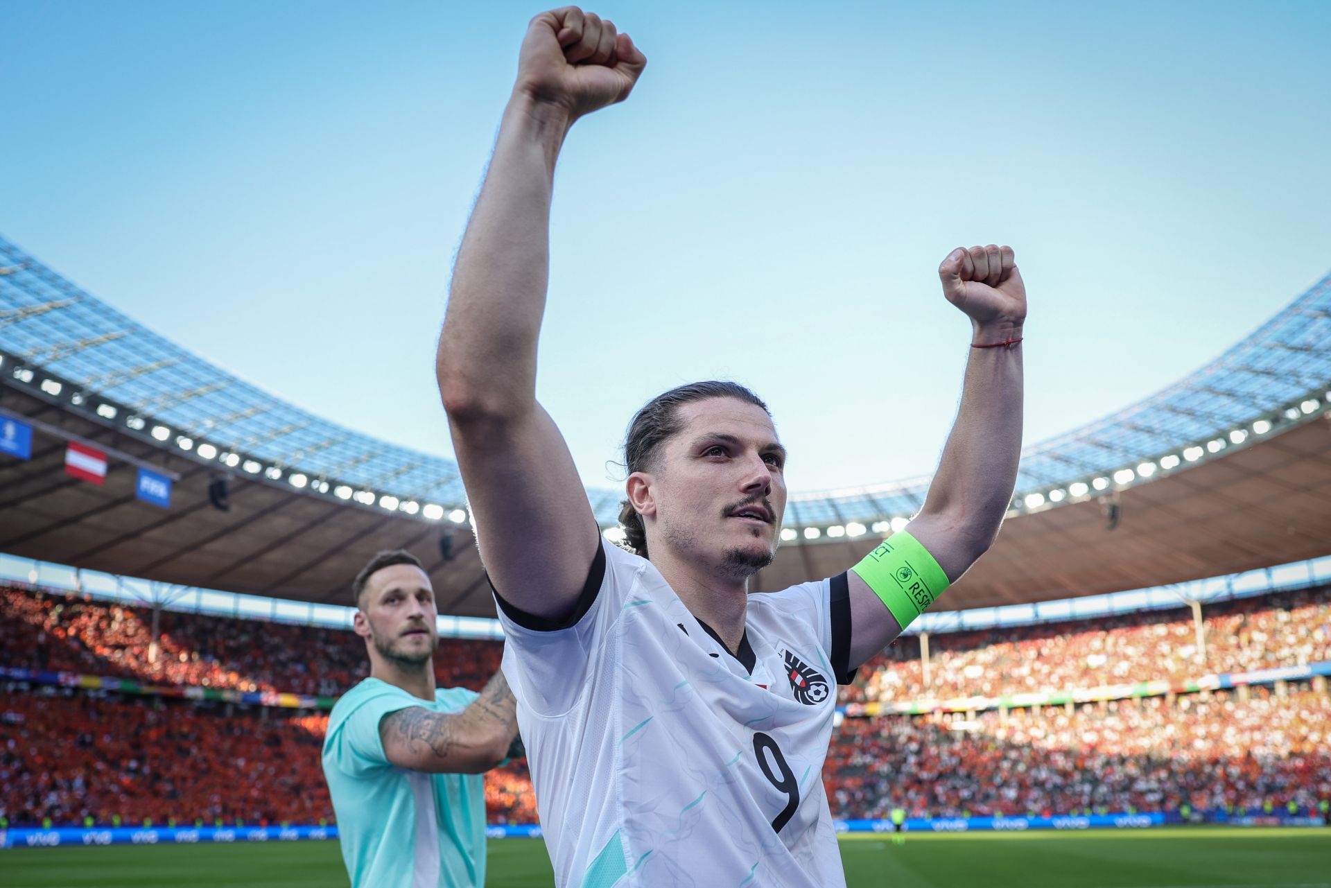 荷兰队在欧锦赛资格赛中夺得关键胜利