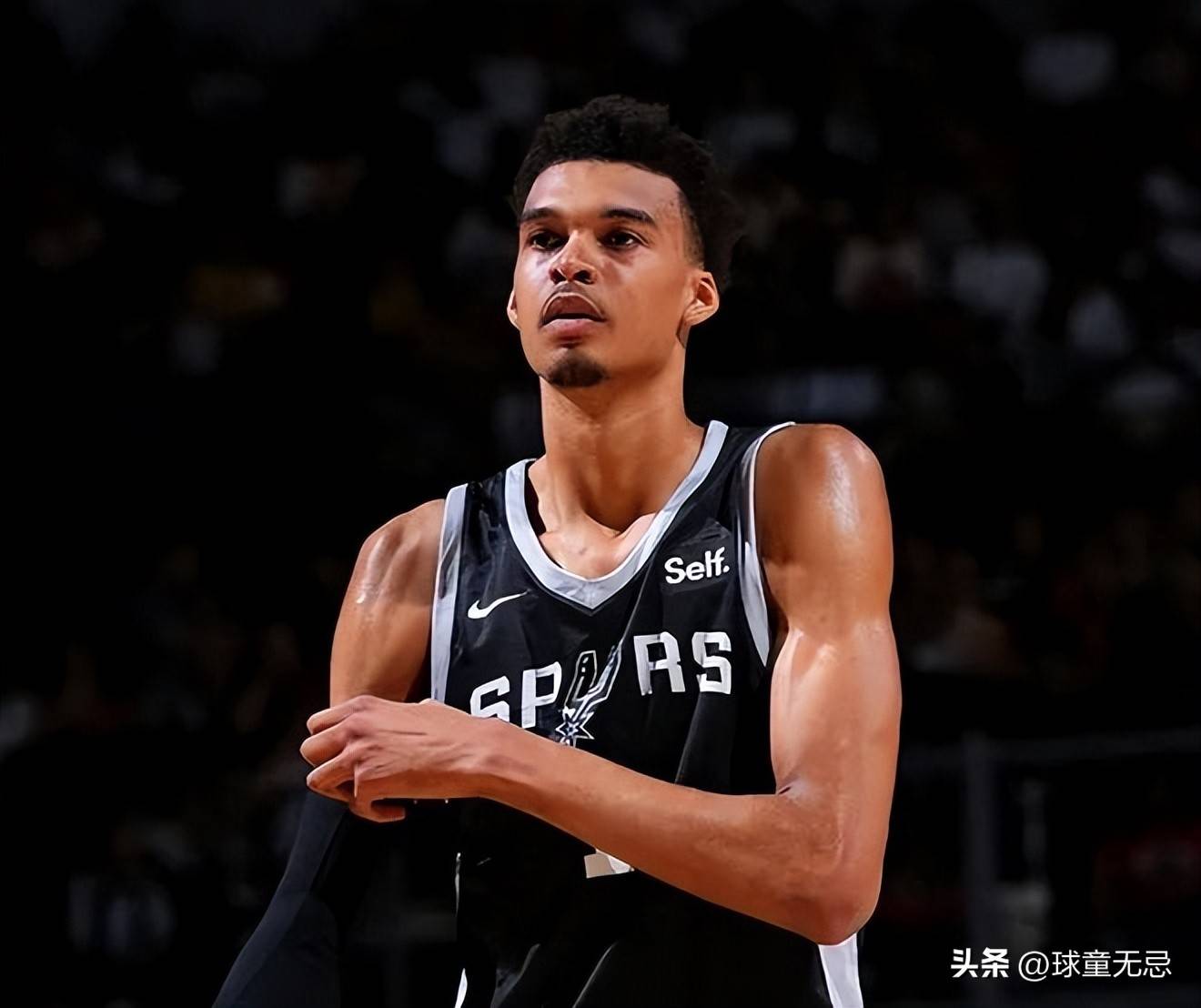 包含马刺宣布与球星奥尔德里奇续约，将留在球队继续征战NBA的词条