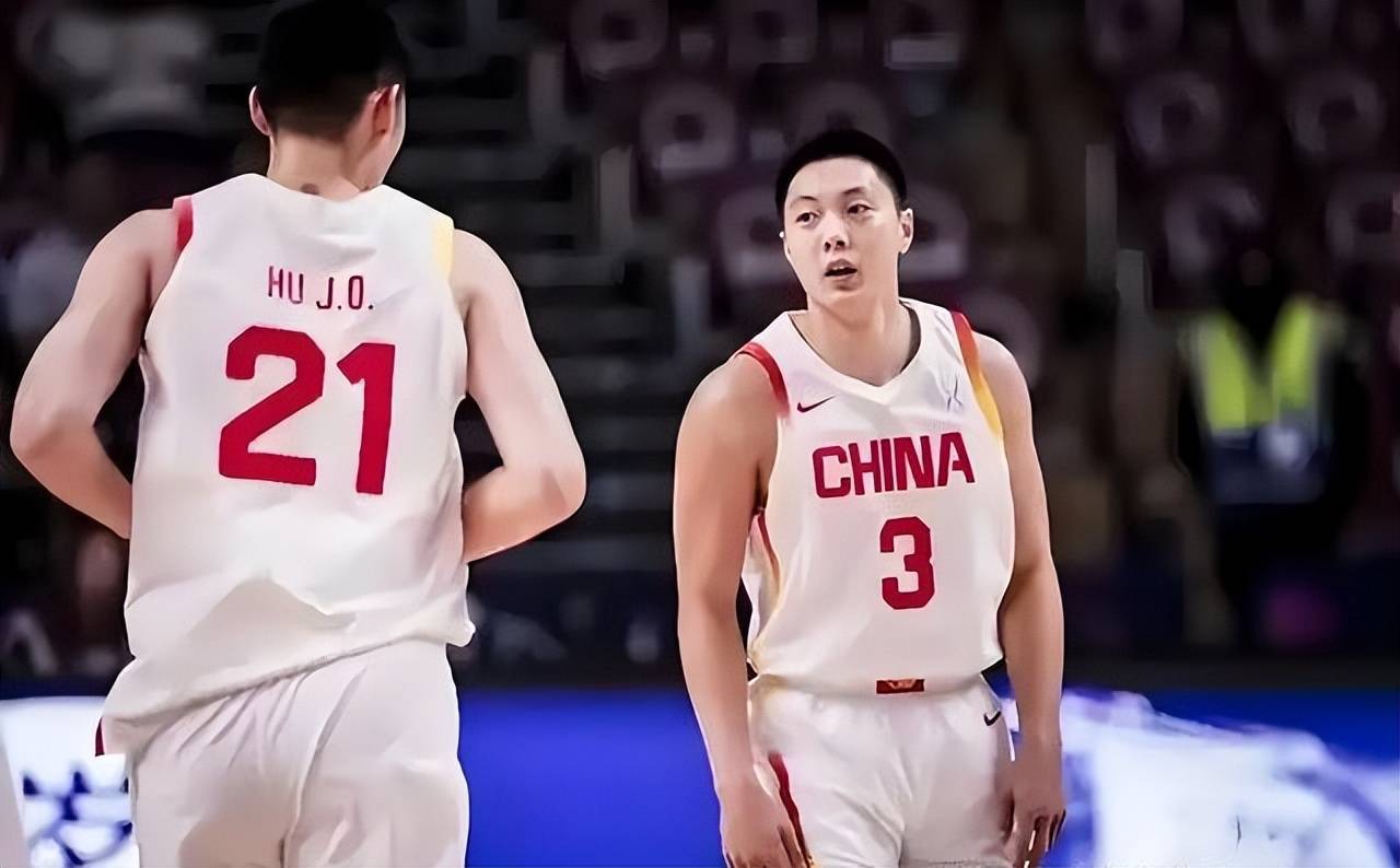 爱游戏中国官网-江苏男篮外围火力全开：球队外线进攻猛虎着强，击败对手取胜