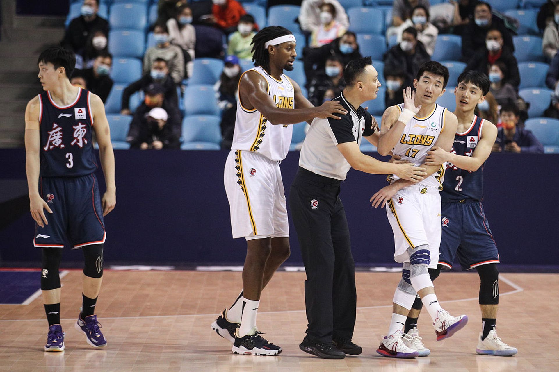 福建男篮击败江苏队，晋级胜出