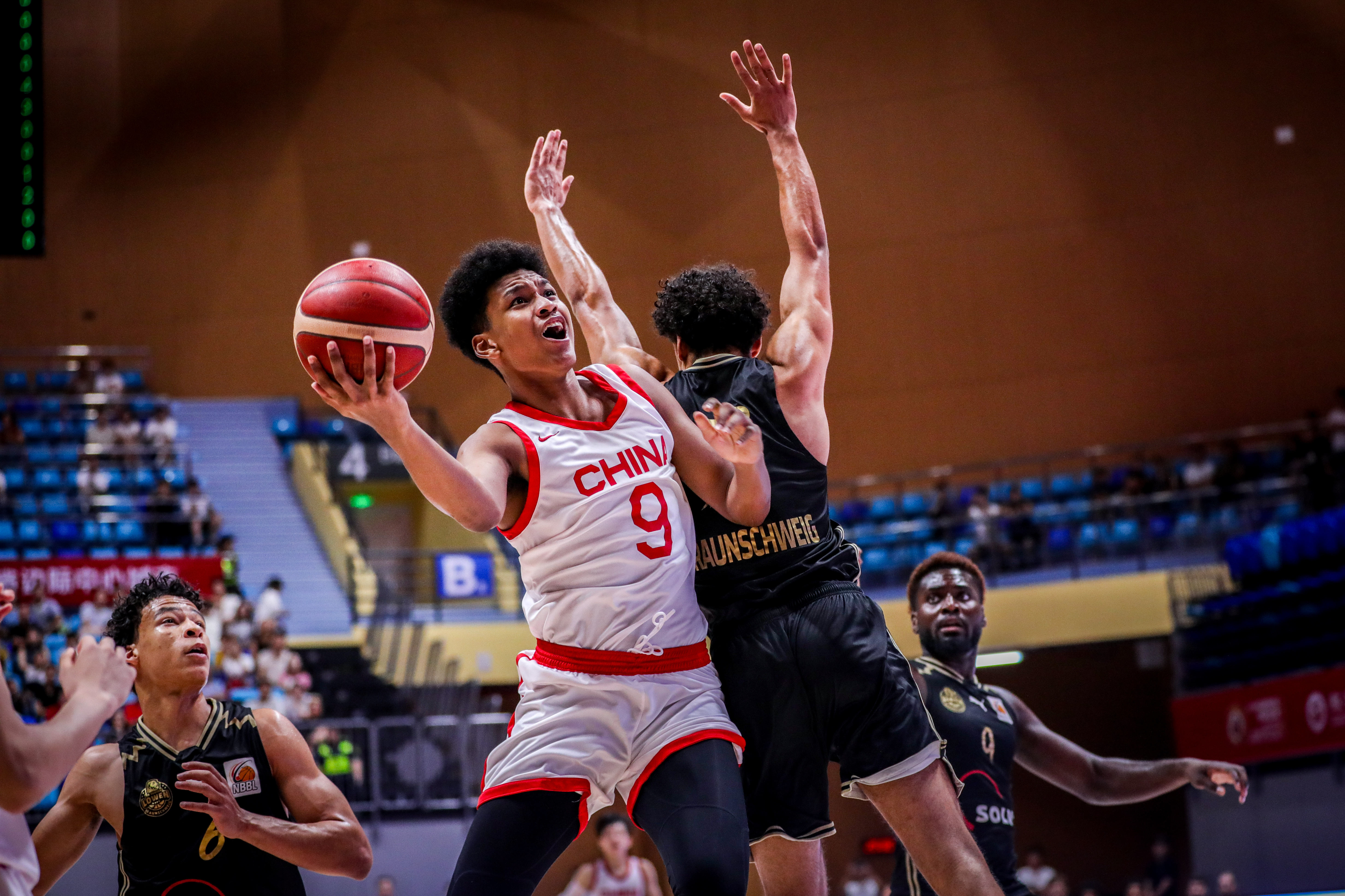 爱游戏在线登录-澳洲篮球选手在国际比赛中夺得胜利