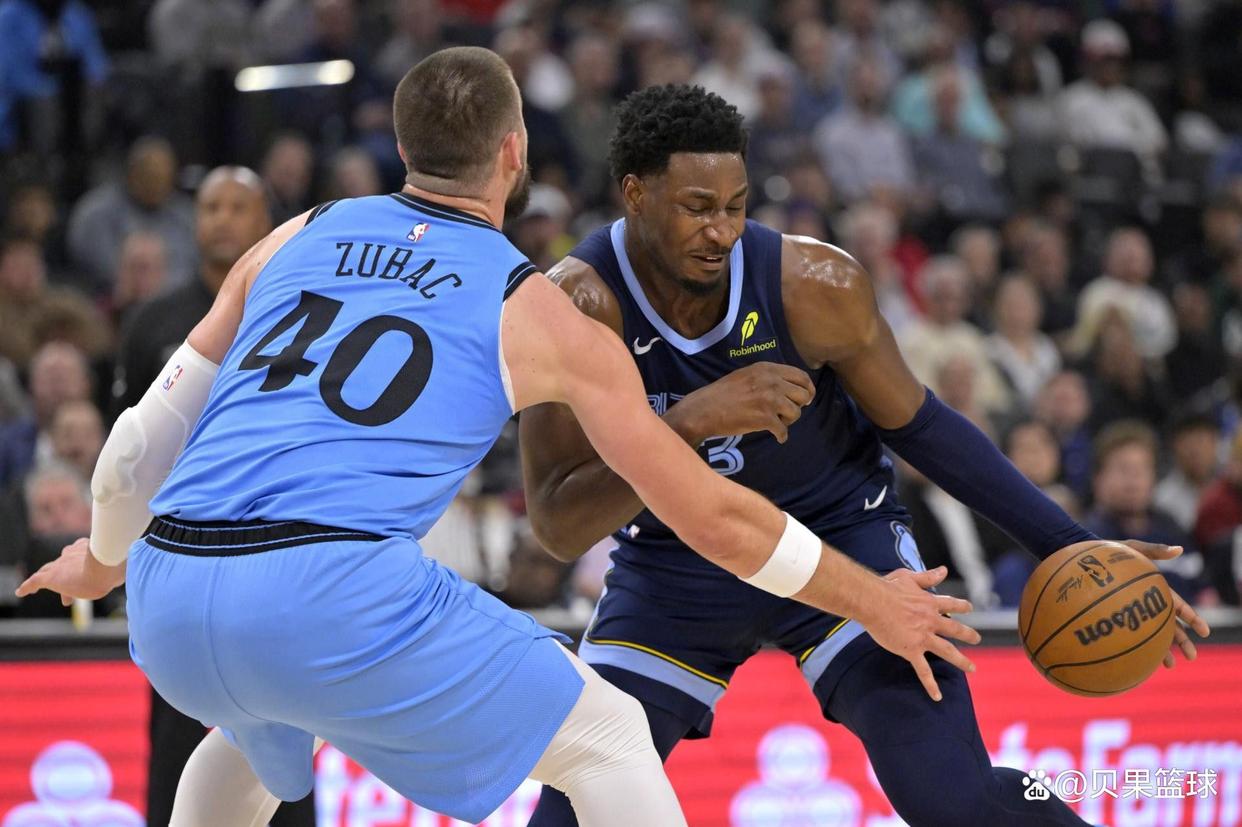 包含快船教练组召开技战术会议，为下一场比赛做准备的词条