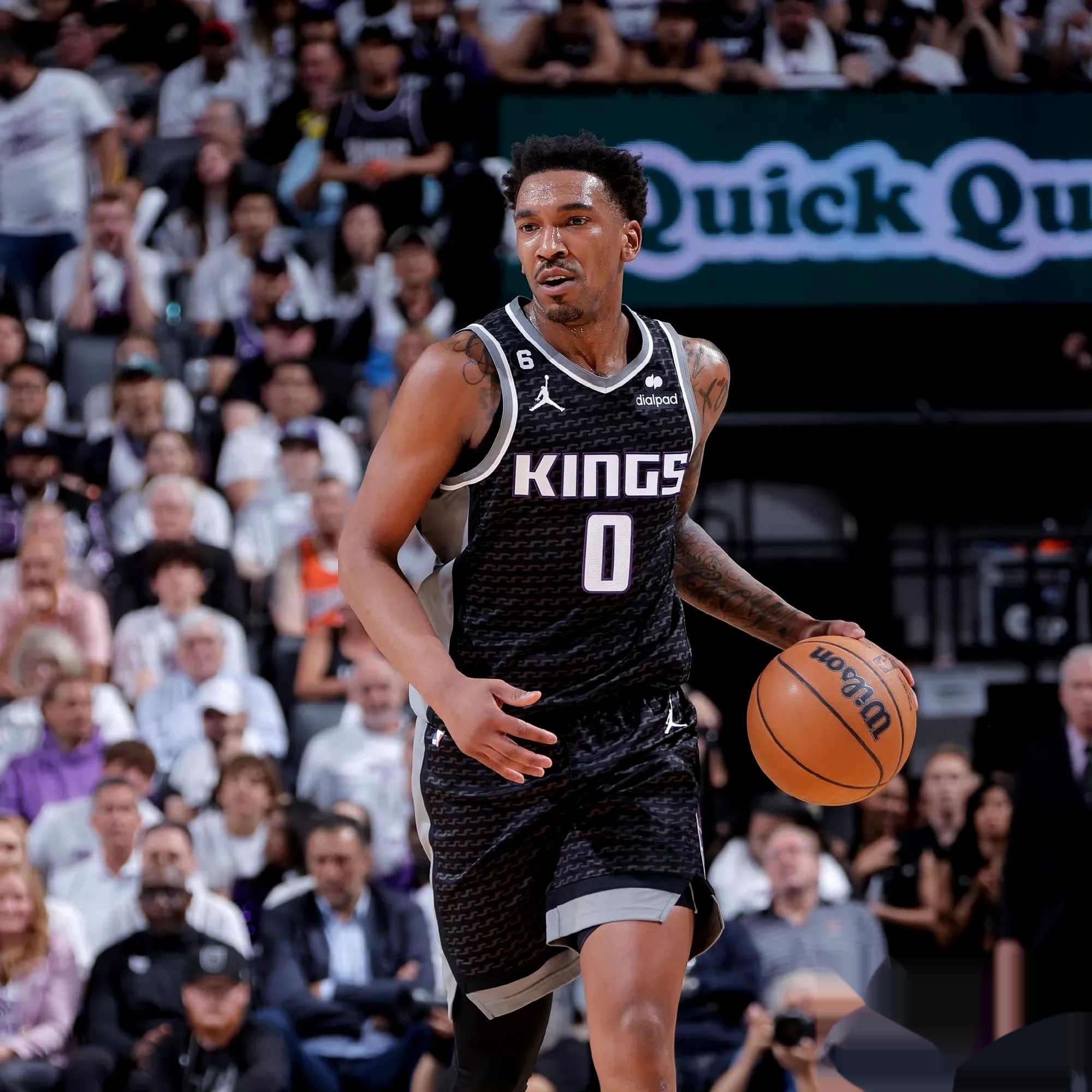 美国篮球明星因伤缺席赛事，球队实力锐减的简单介绍