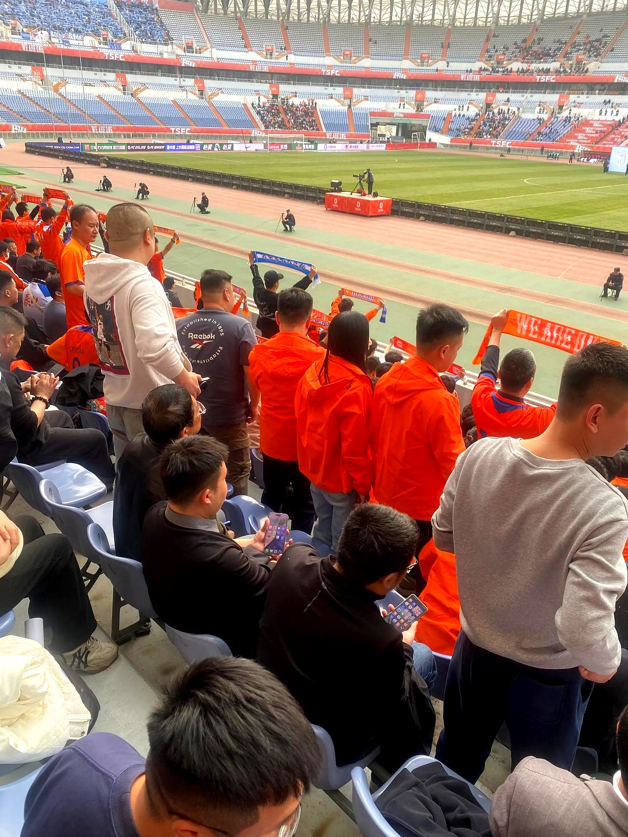 爱游戏中国官网-包含球员精彩表现助队胜利，拼搏精神感动现场观众的词条