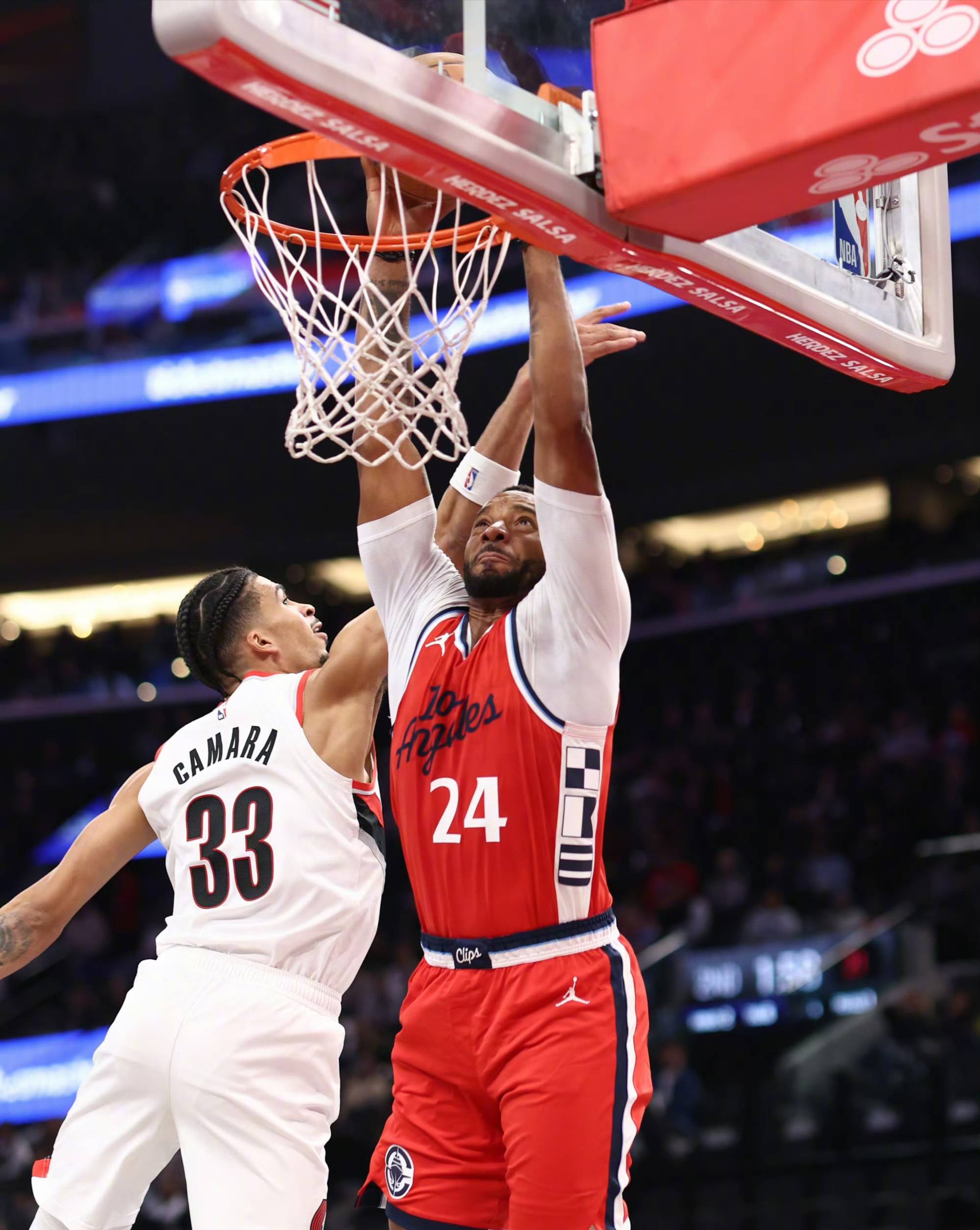 快船惨败开拓者,遭遇四连败 快船惨败开拓者,遭遇四连败