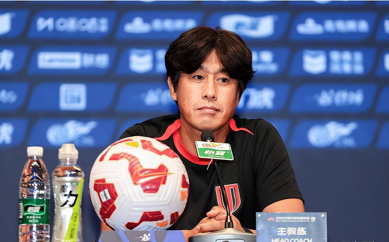 球队主教练对表现不佳球员提出批评