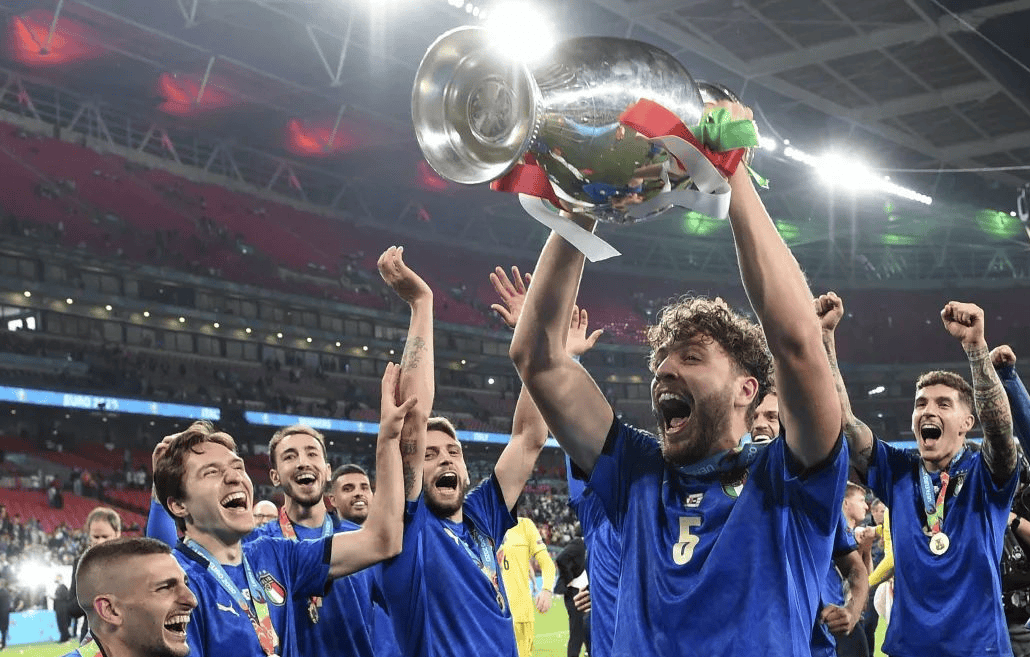 爱游戏体育链接-包含兰斯队在比赛中占据主动，获得胜利保持领先位置的词条